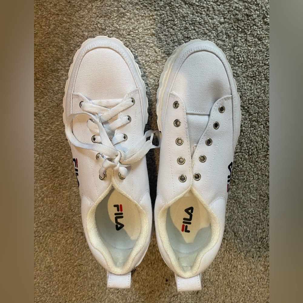 white platform filas